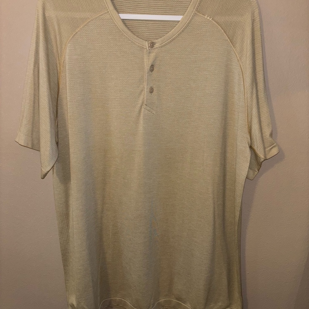 Men’s Lululemon XXL Shirt